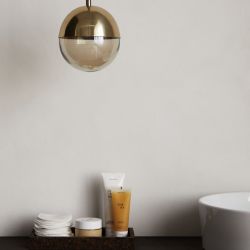 Золотой подвесной светильник “Уорд” с дымчатым плафоном