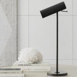 Черная настольная лампа “Ллойд”