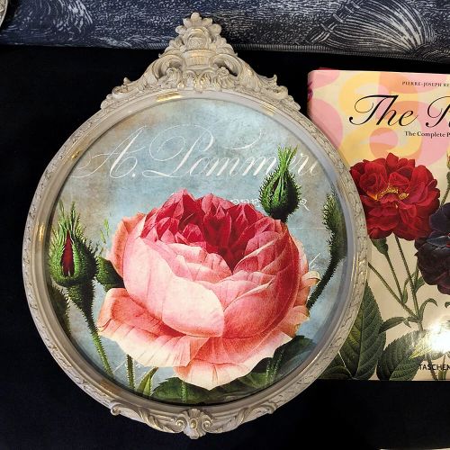 Репродукция на холсте «Мускоза» (версия 1) в раме «Изабель»