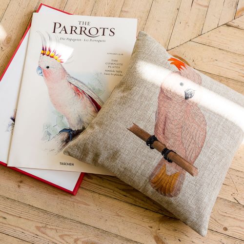 Интерьерная подушка «Экзотический полет», версия 4