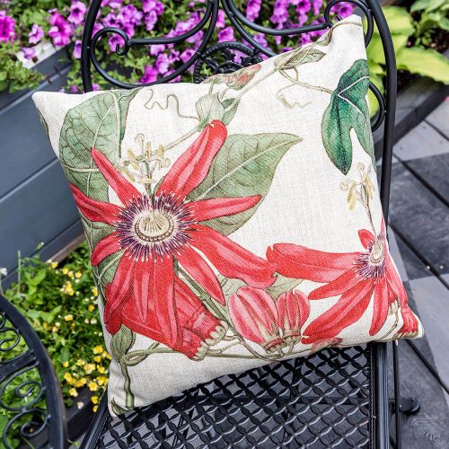 Интерьерная подушка «Цветочный перфоманс», версия 6
