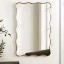 Зеркало в золотой раме “Стаггер”