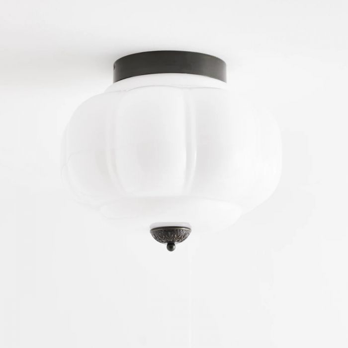 Чёрный светильник “Элаиза” с белым плафоном