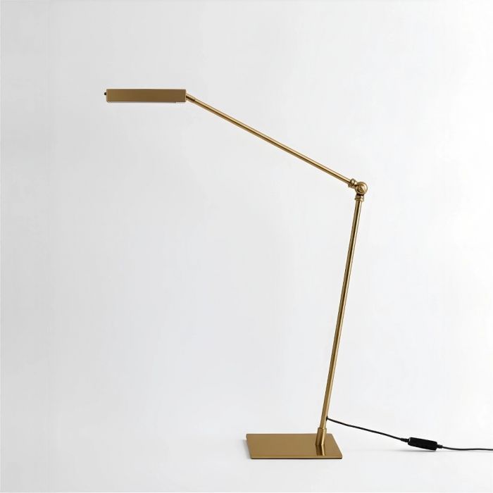 Золотая настольная лампа “Уве”