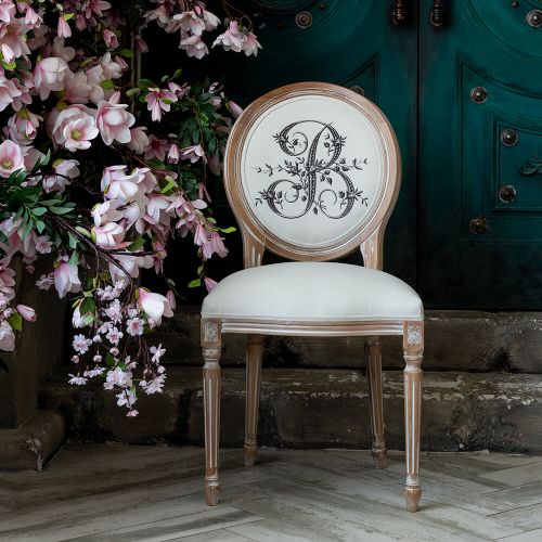 Стул «Монограмма буквы B»