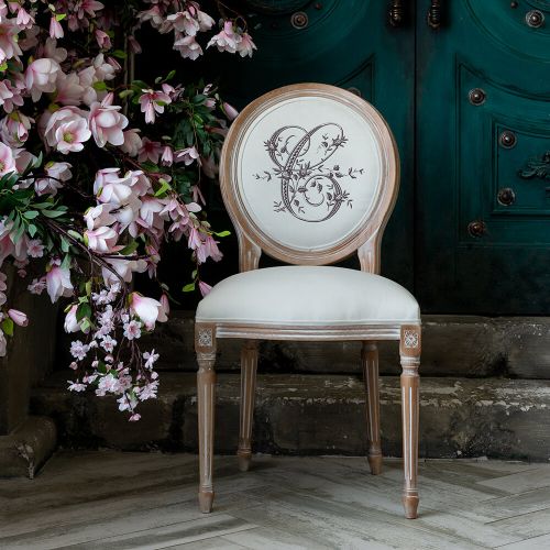 Стул «Монограмма буквы C»