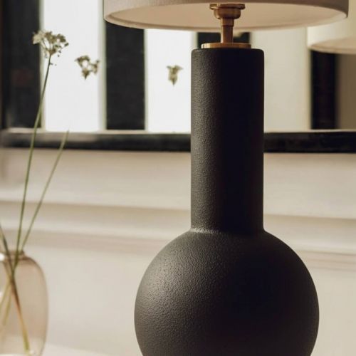 Черная настольная лампа “Коэн”