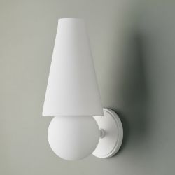 Белое бра “Дрю” с конусным плафоном