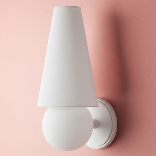 Белое бра “Дрю” с конусным плафоном