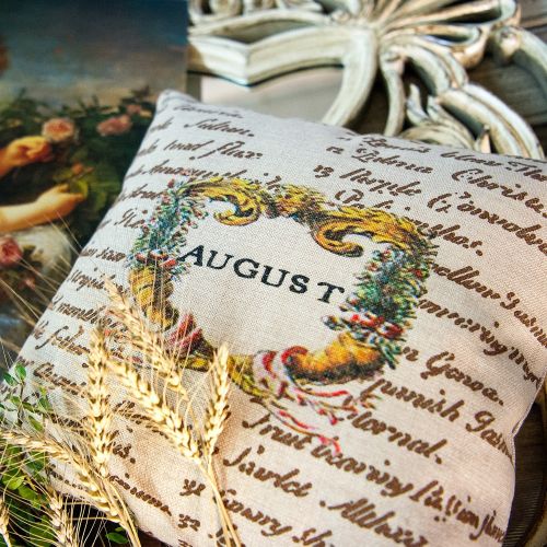 Декоративная подушка «12 месяцев цветения», версия Август