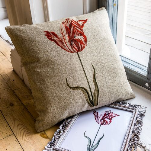 Интерьерная подушка «Цветочный ноктюрн», версия 2