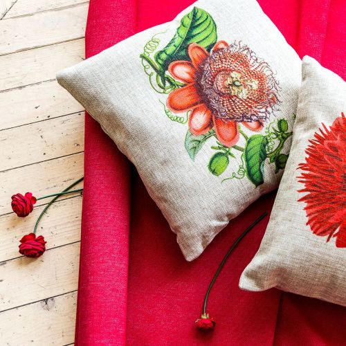 Интерьерная подушка «Цветочный ноктюрн», версия 6