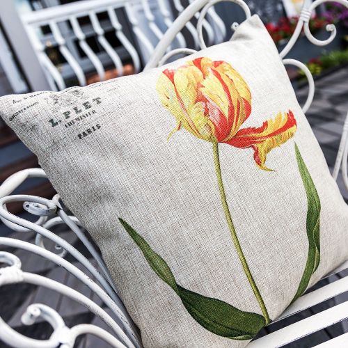 Интерьерная подушка «Цветочный перфоманс», версия 1