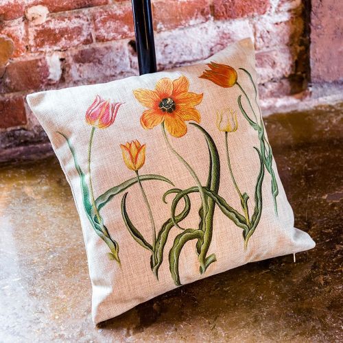 Интерьерная подушка «Цветочный перфоманс», версия 14