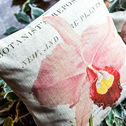 Интерьерная подушка «Цветочный перфоманс», версия 3