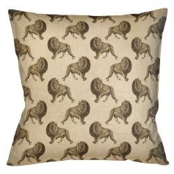 Интерьерная подушка «Группа львов в бежевом»