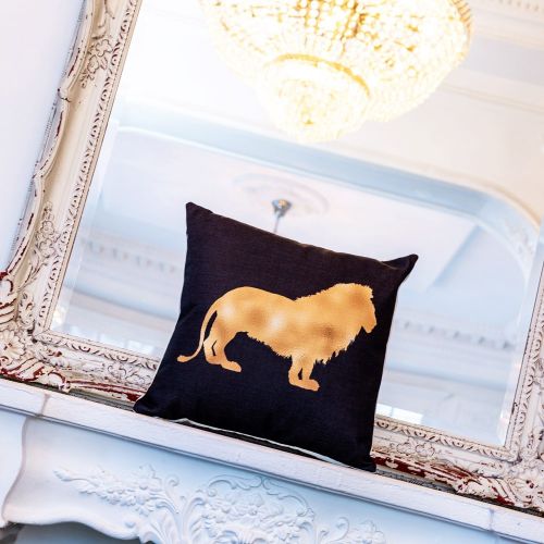 Интерьерная подушка «Золотой лев»