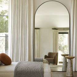 Чёрное зеркало арочной формы “Савона”